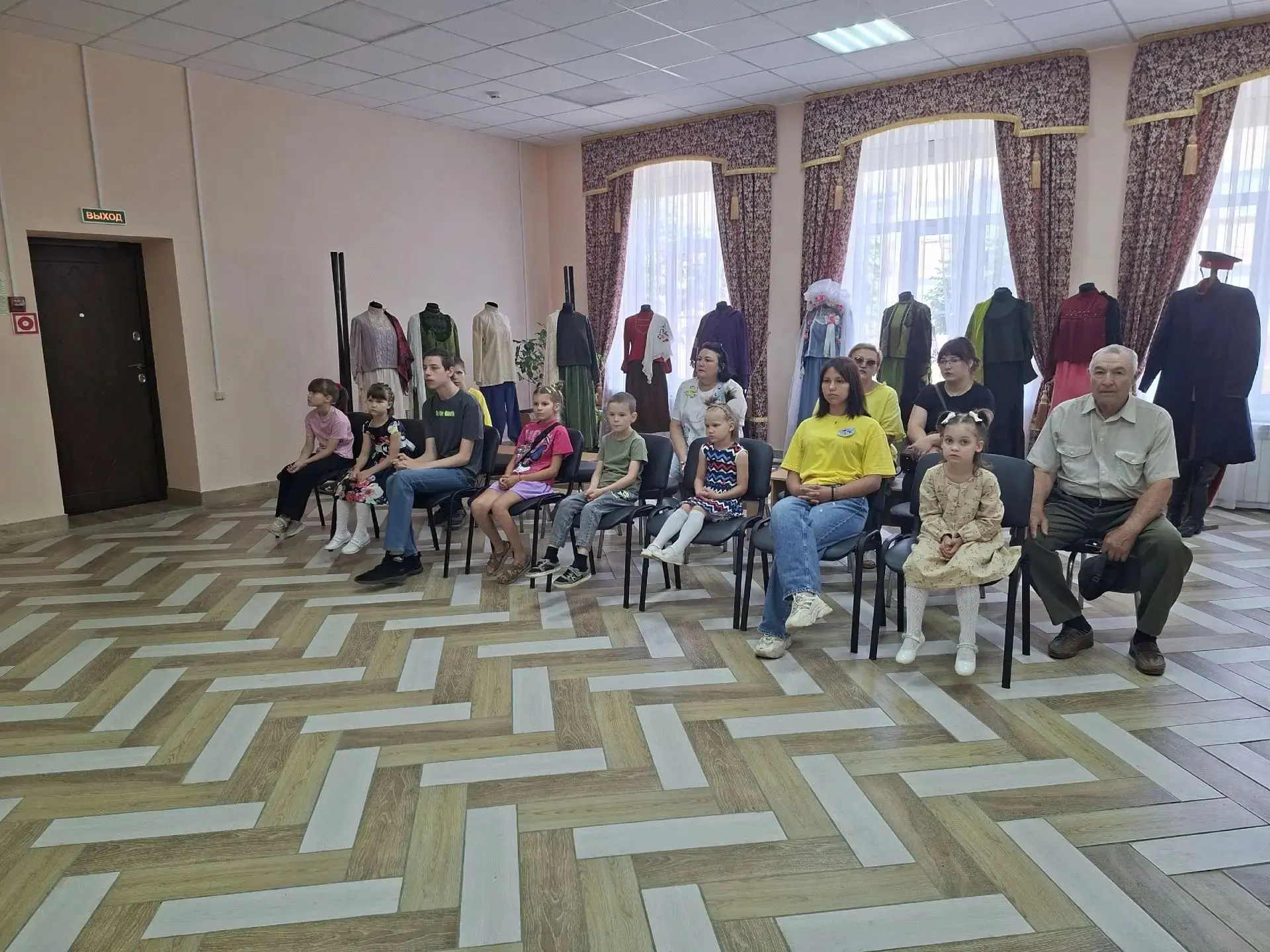 Урок памяти в Новоаннинском музее: дань уважения детям Донбасса. Сохранение исторической памяти- одн
