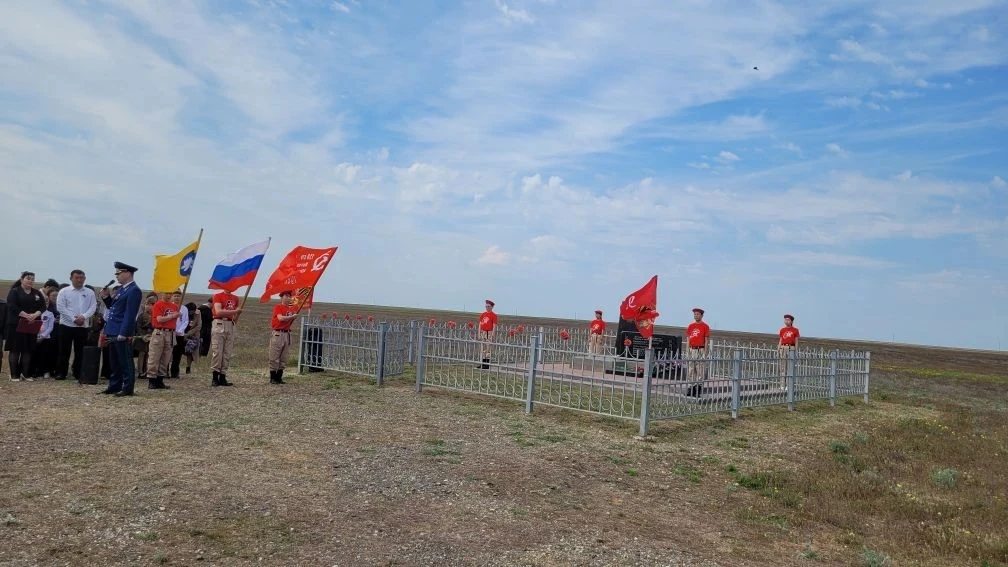 Сегодня, 7 мая в канун праздника ПОБЕДЫ,на территории памятника  , посвященного бойцам ...