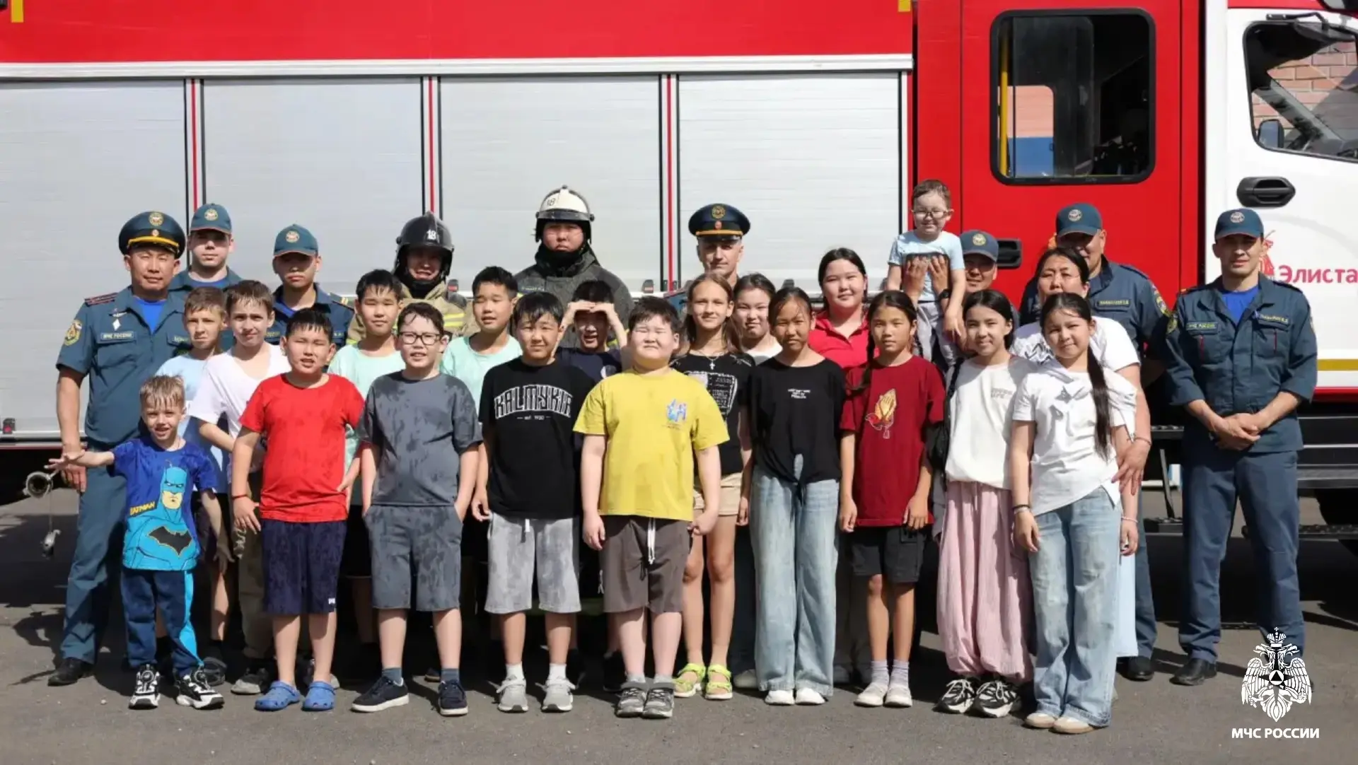 🚒 В гостях у огнеборцев: школьники  побывали на экскурсии в 18-й специализированной пожарно-спасател