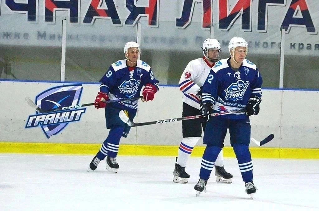 Хоккеисты «Гранита» устроили ледовое шоу и вырвали победу у «Энергии» 🏒