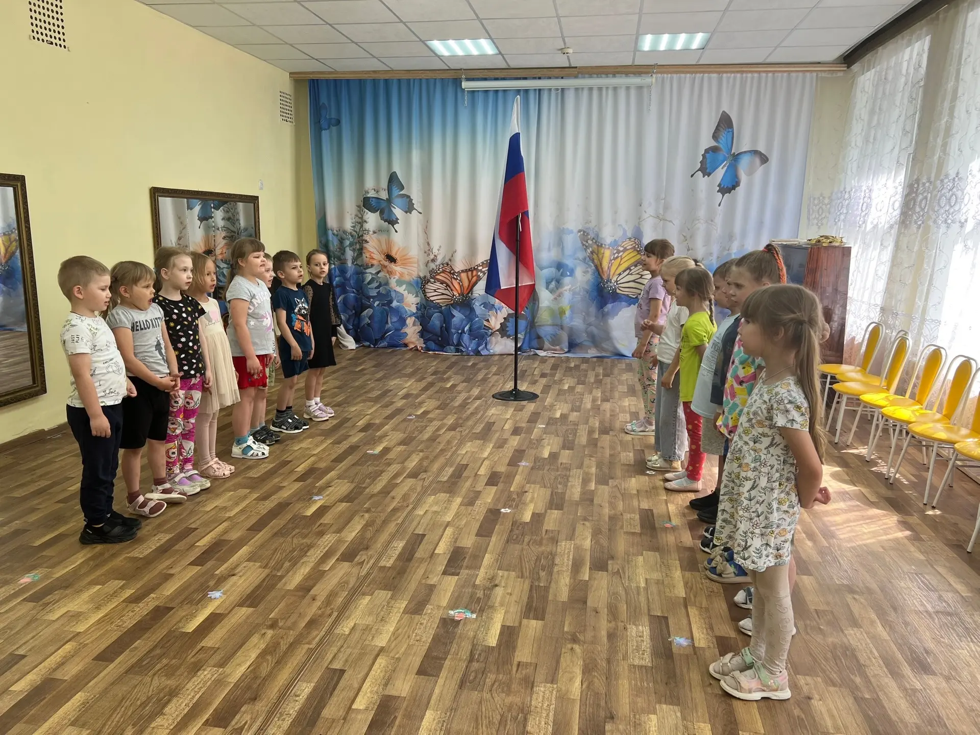 🇷🇺 В группе «Золотая рыбка» уже стало доброй традицией начинать неделю с торжественной церемонии п