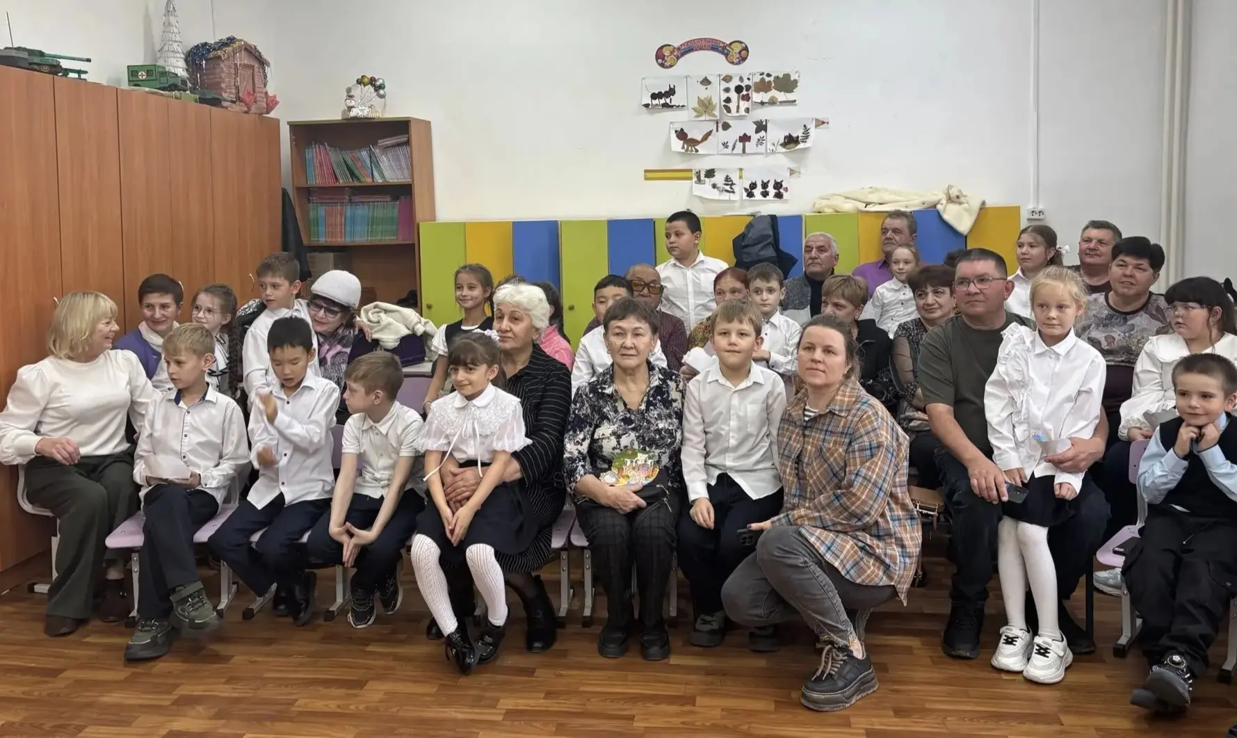 🍁 Тепло сердец: как 2 «А» поздравил бабушек и дедушек!