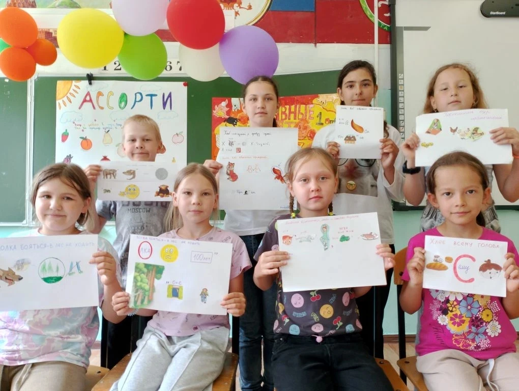 Умники, книголюбы и знатоки здоровья: Полезный и насыщенный День 19 в лагере «Ласточка»! 📚🍎✨
Наш п