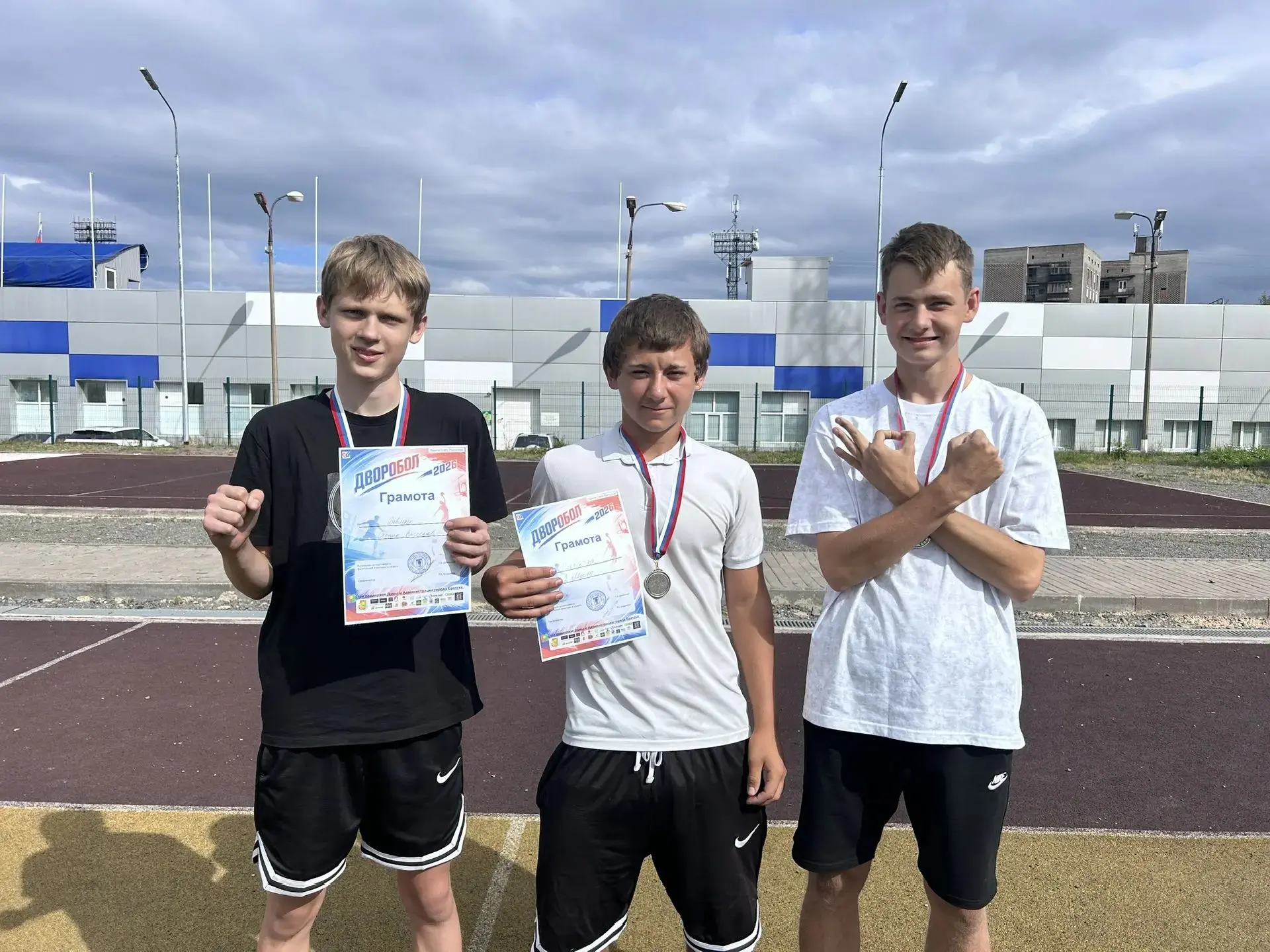 Ура! Наши ребята – серебряные призёры «ДВОРОБОЛ 2026» по стритболу! 🏆🏀