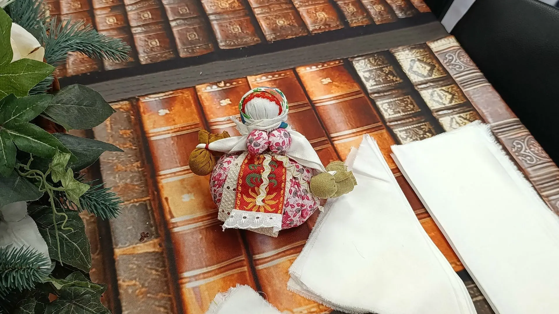 🧵 Мастер-класс по изготовлению мотанки-травницы в Центре общения старшего поколения