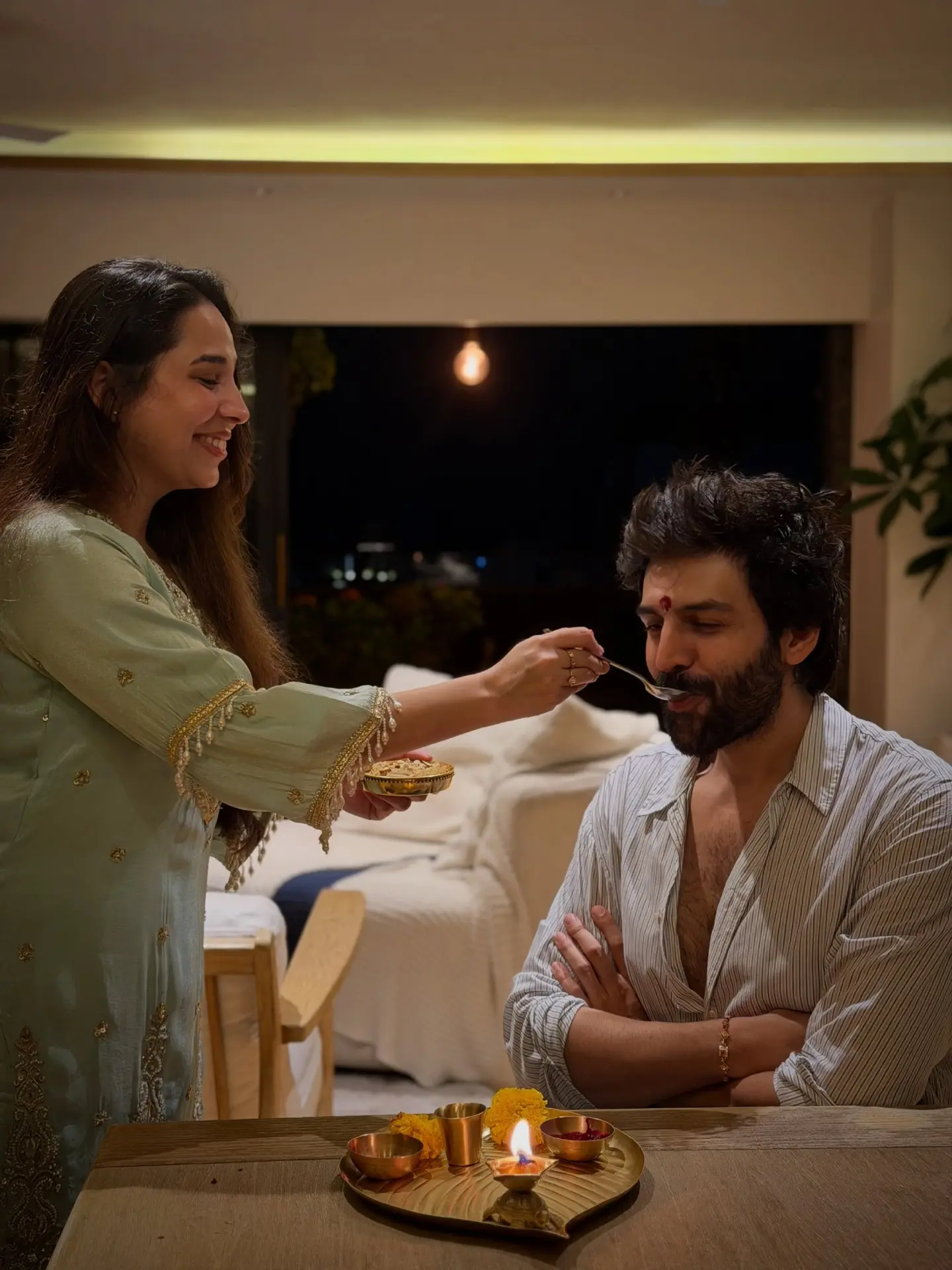 😍🔥 Картик Арьян поделился фотографиями и написал: «Ракхи закончили ✔️