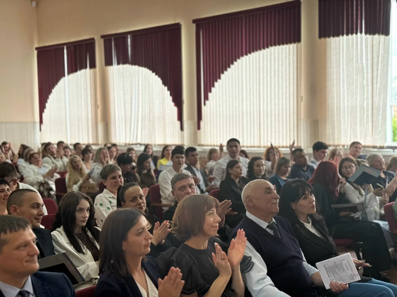 🎓 Вручение дипломов выпускникам профильного СПО
🗓 30 июня 2026 года заведующий отделением разработ