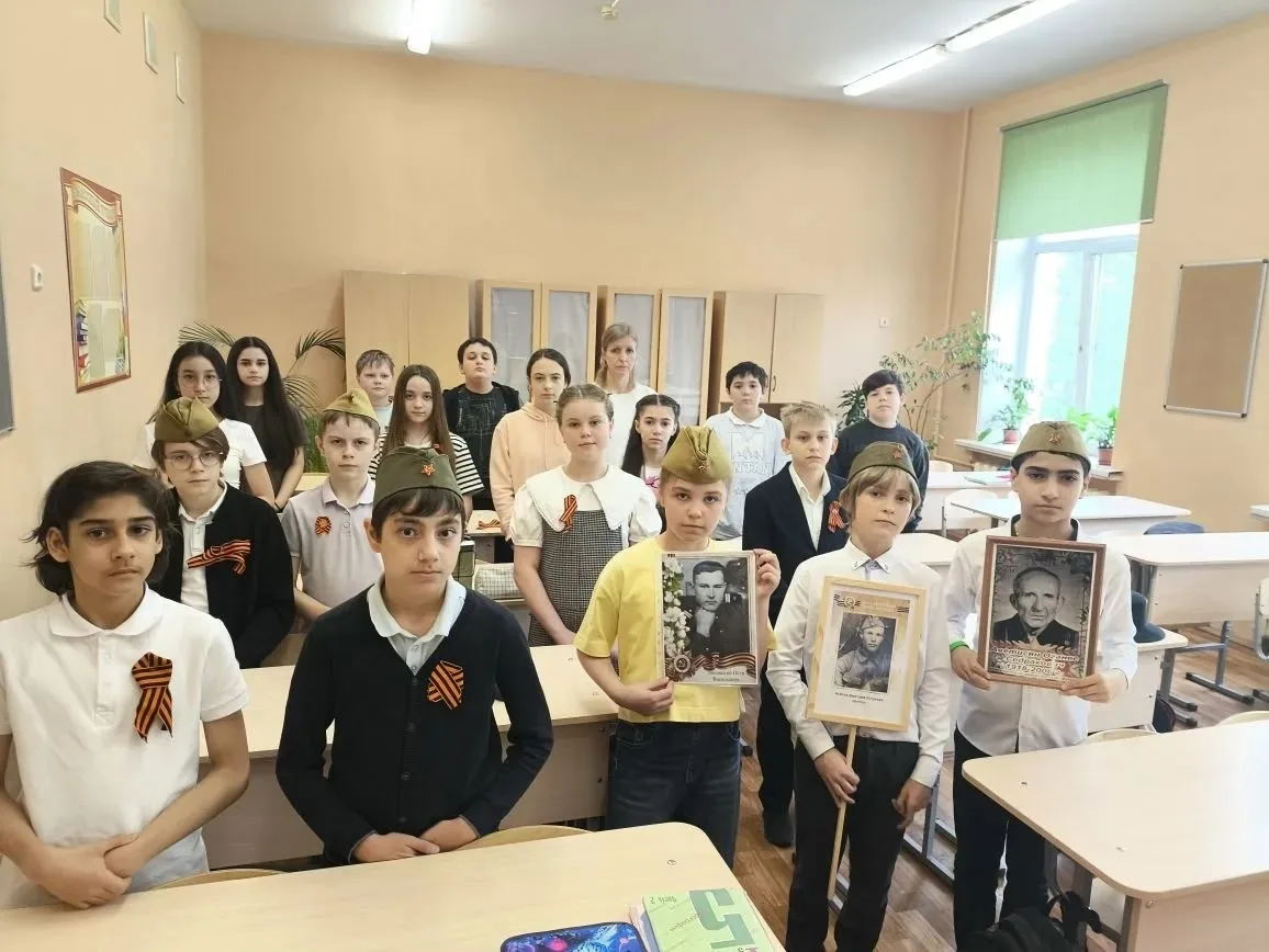 🕊️ «Бессмертный полк» в нашей школе: память живёт в сердцах!   🇷🇺В нашей школе, как и по всей стране