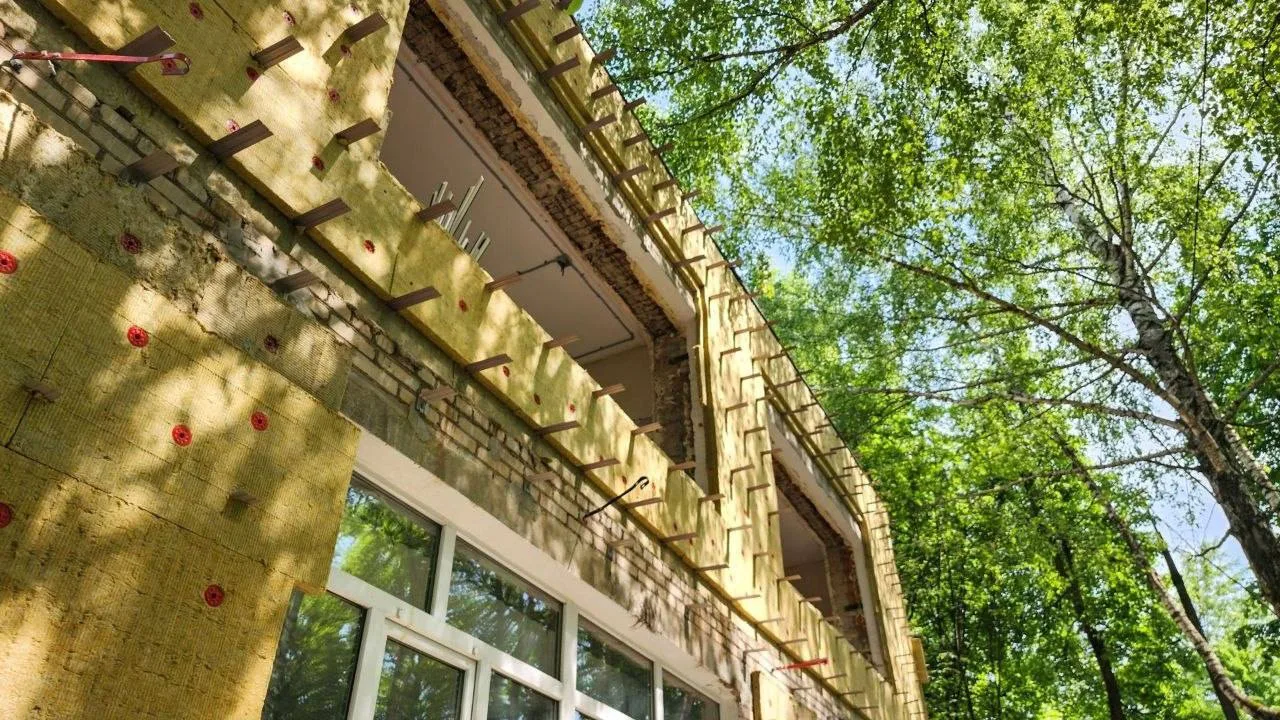 В детском саду на улице Подольской приступили к демонтажу стеклопакетов  Капитальный ремонт в дошкол