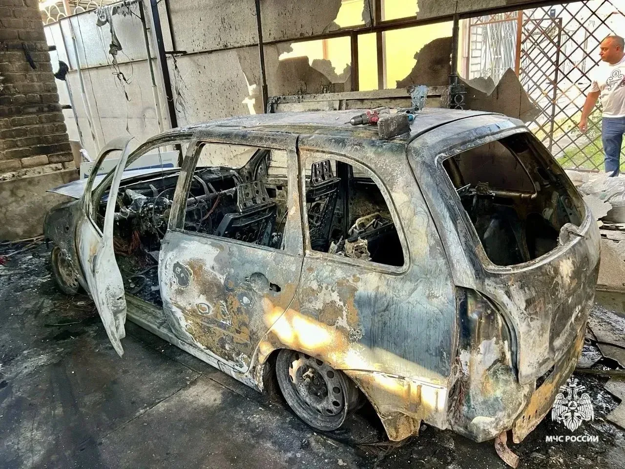 🔥 В поселке Змейка пожар добрался до дома — пострадал мужчина