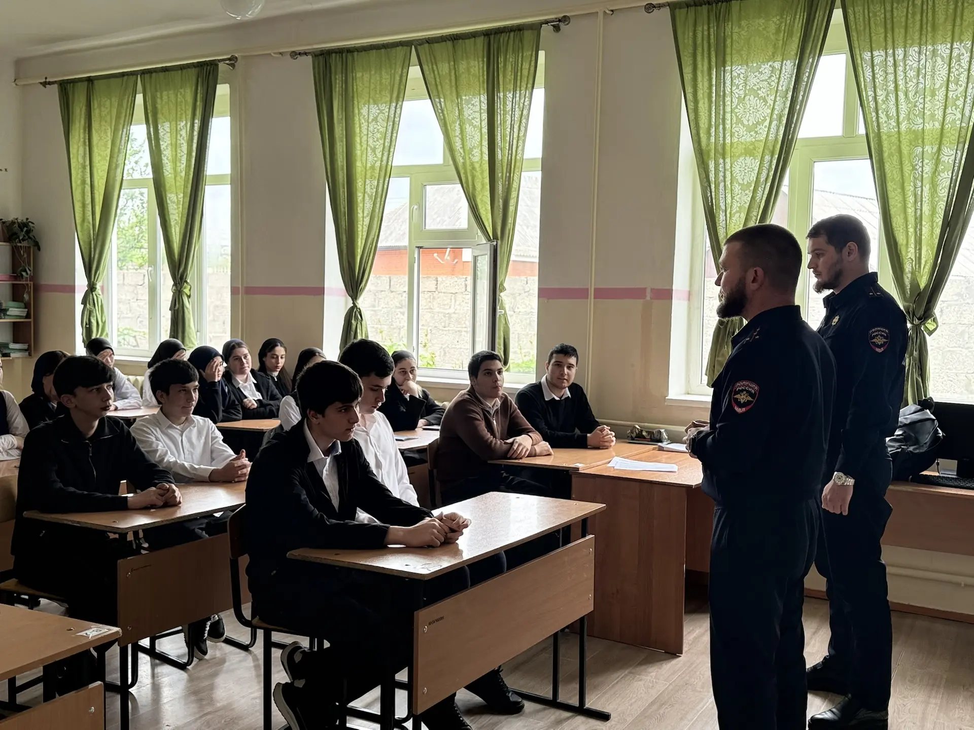 15.05.2026г в МБОУ «СОШ №5 г. Шали» инспектор ОПДН ОМВД России по Шалинскому району Чеч...