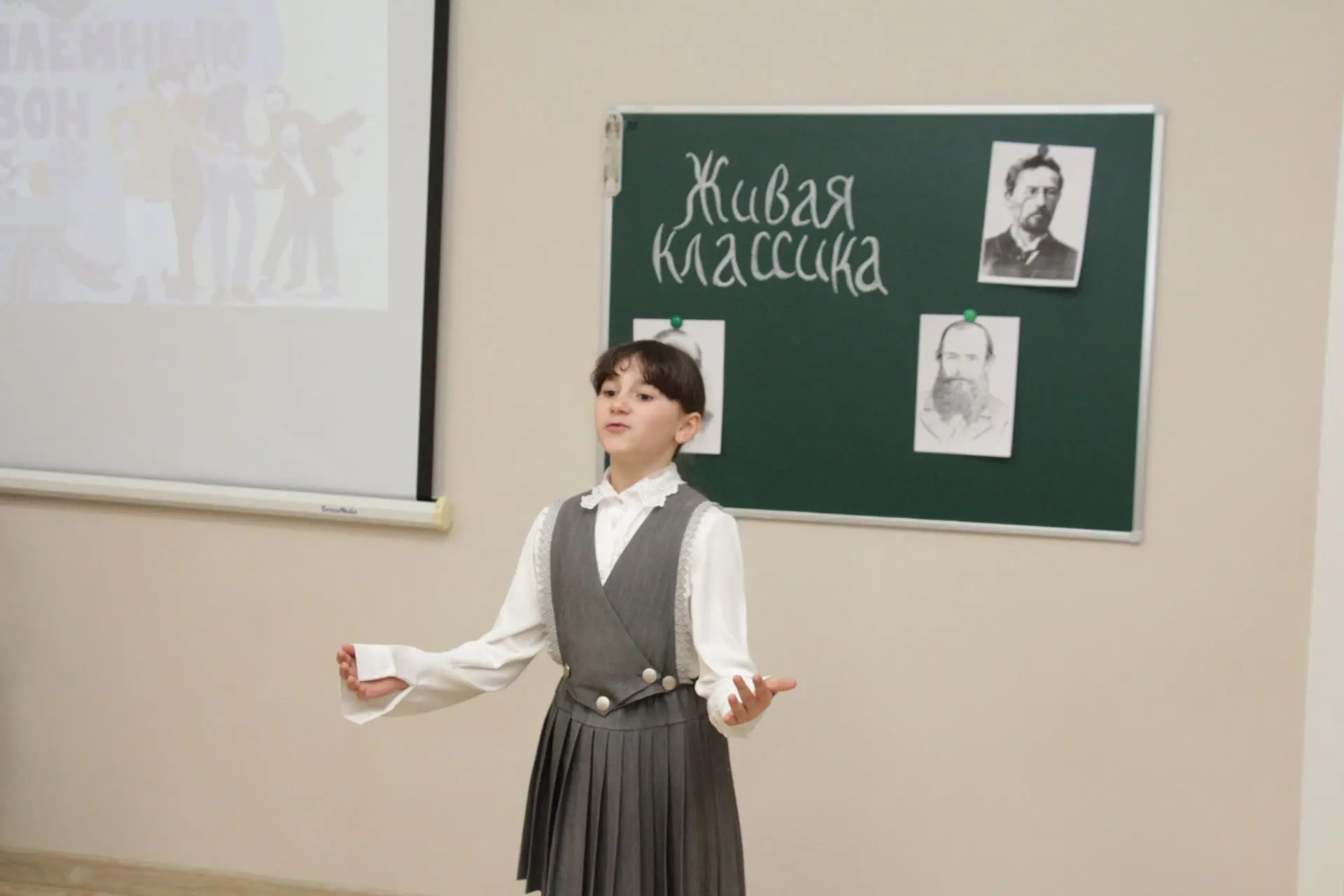 📚✨ Сегодня в нашей гимназии прошел ежегодный конкурс юных чтецов "Живая классика"!   Участники проде