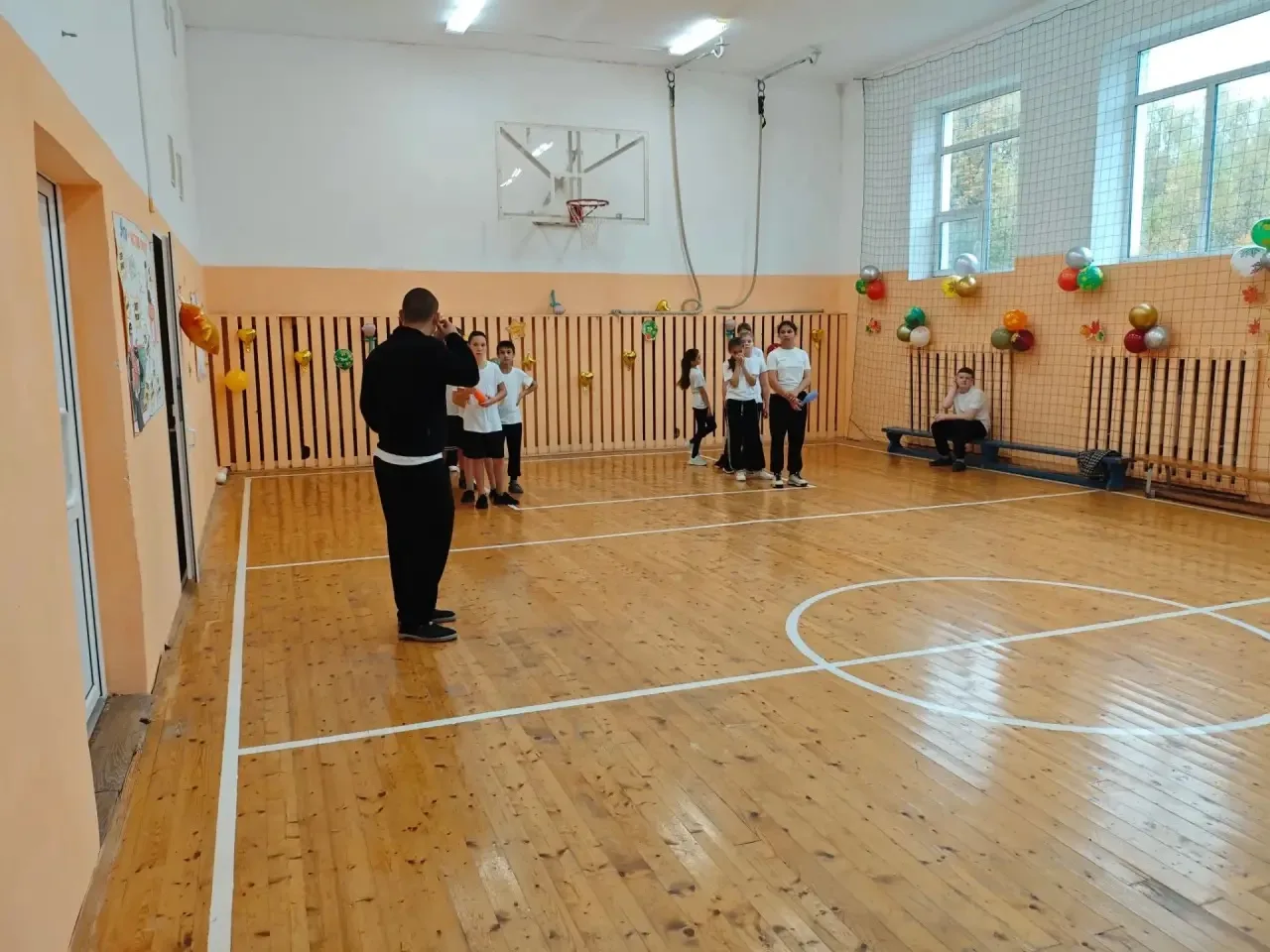 День самоуправления 🎓🎓🎓В этот раз вести занятие доверили старшекласснику — Саватееву...
