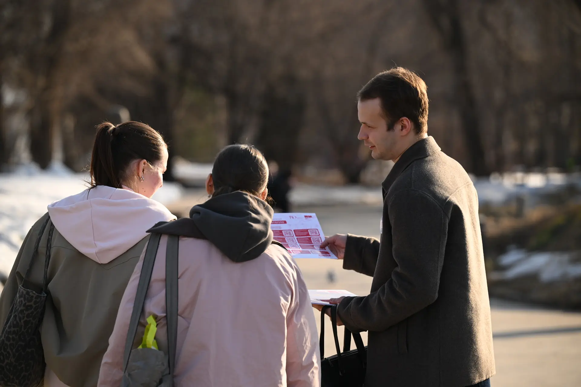 Запустили мартовскую акцию #ДарюТепло ☀️   В этот раз событие проводим совместно с Союзом театральны