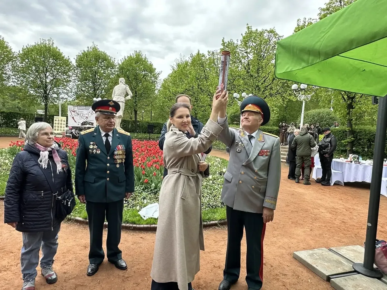🕊️ ЭСТАФЕТА ПАМЯТИ СКВОЗЬ ВРЕМЯ  В священный День Победы, 9 мая, живые свидетели великой истории — в