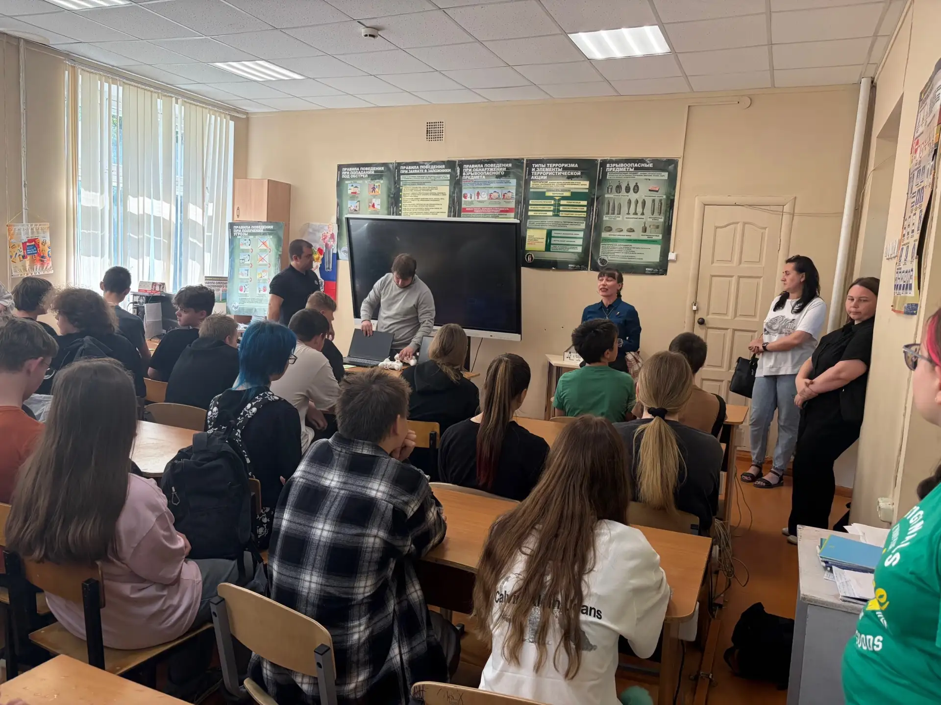 В среду, 20 мая, у 9-классников прошла профориентационная встреча с представителями КОГПОБУ «Вятский