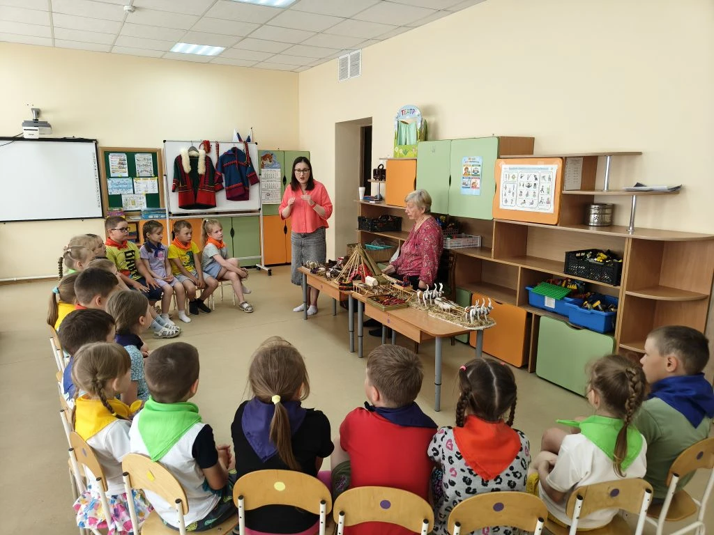 #ЛетоСПользой35
#новостилагеря
#годЕдинстваНародовРоссии
В лагере "Радужная страна" прошла встреча с