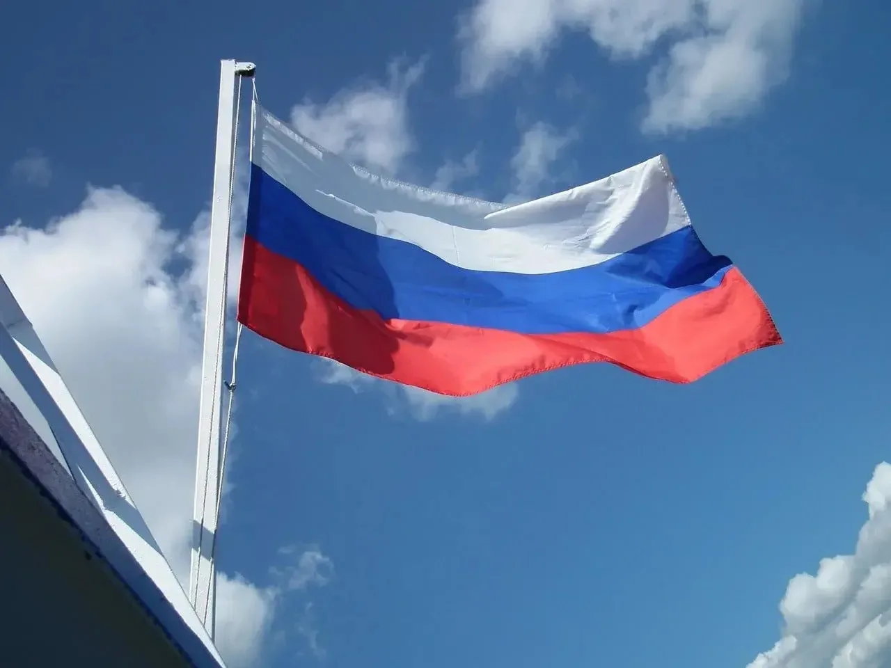 Семейный праздник ко Дню Флага переносится с базы «Оль-Гуль» на стадион «Заполярник»