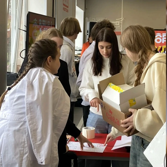 ✨ Профориентационная игра на форуме «Пульс времени» ✨  Ученицы 9 «В» класса приняли участие в увлека