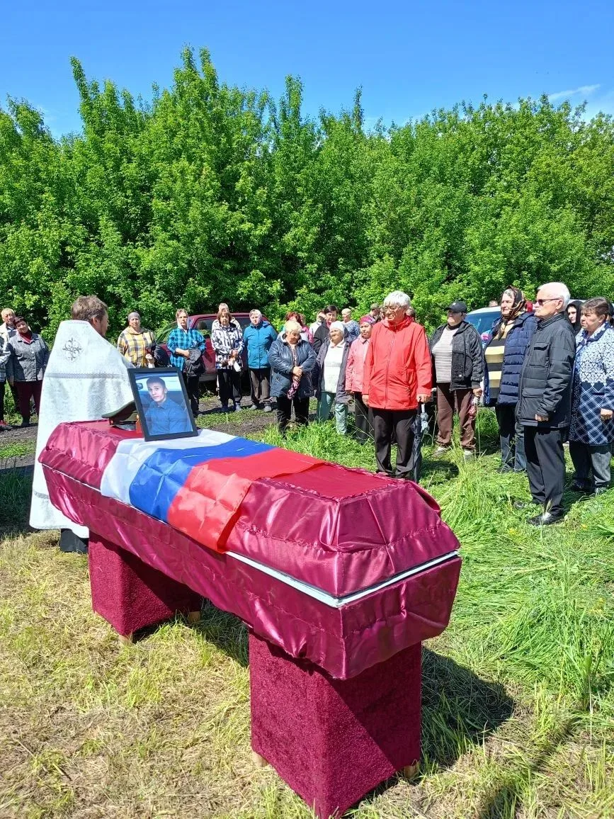 В Петровском муниципальном округе 27 мая отдали последние почести отважному защитнику О...