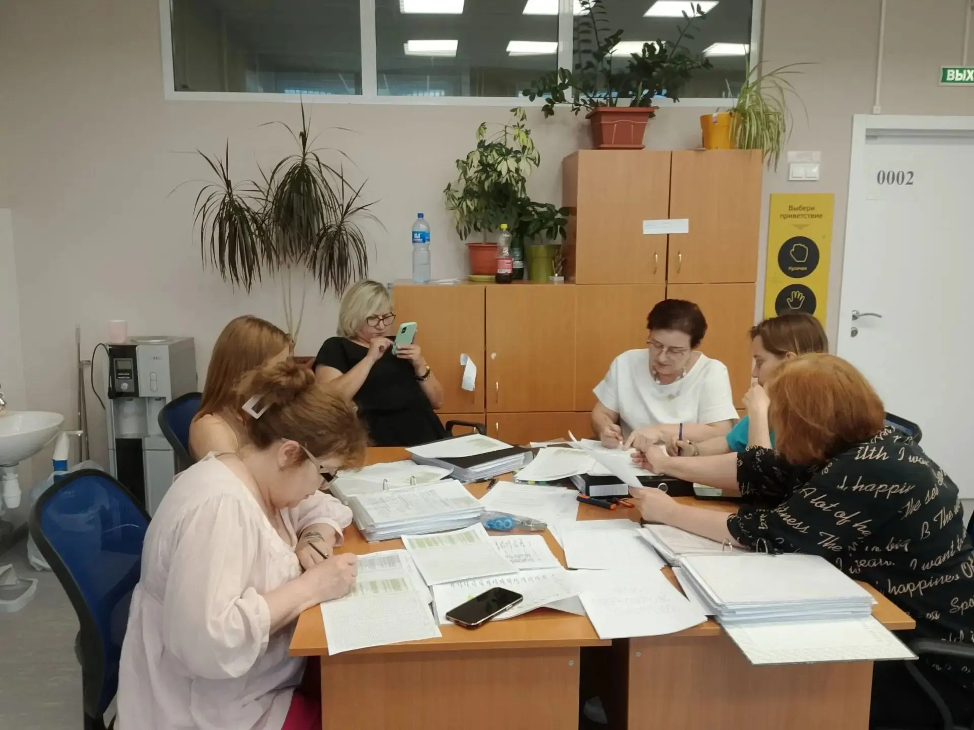 Второй день кипит работа по рассмотрению документов, предоставленных потенциальными десятиклассникам