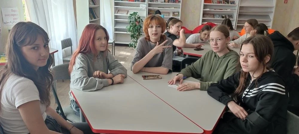 7 "В" класс в библиотеке: День Победы в игре и песнях!