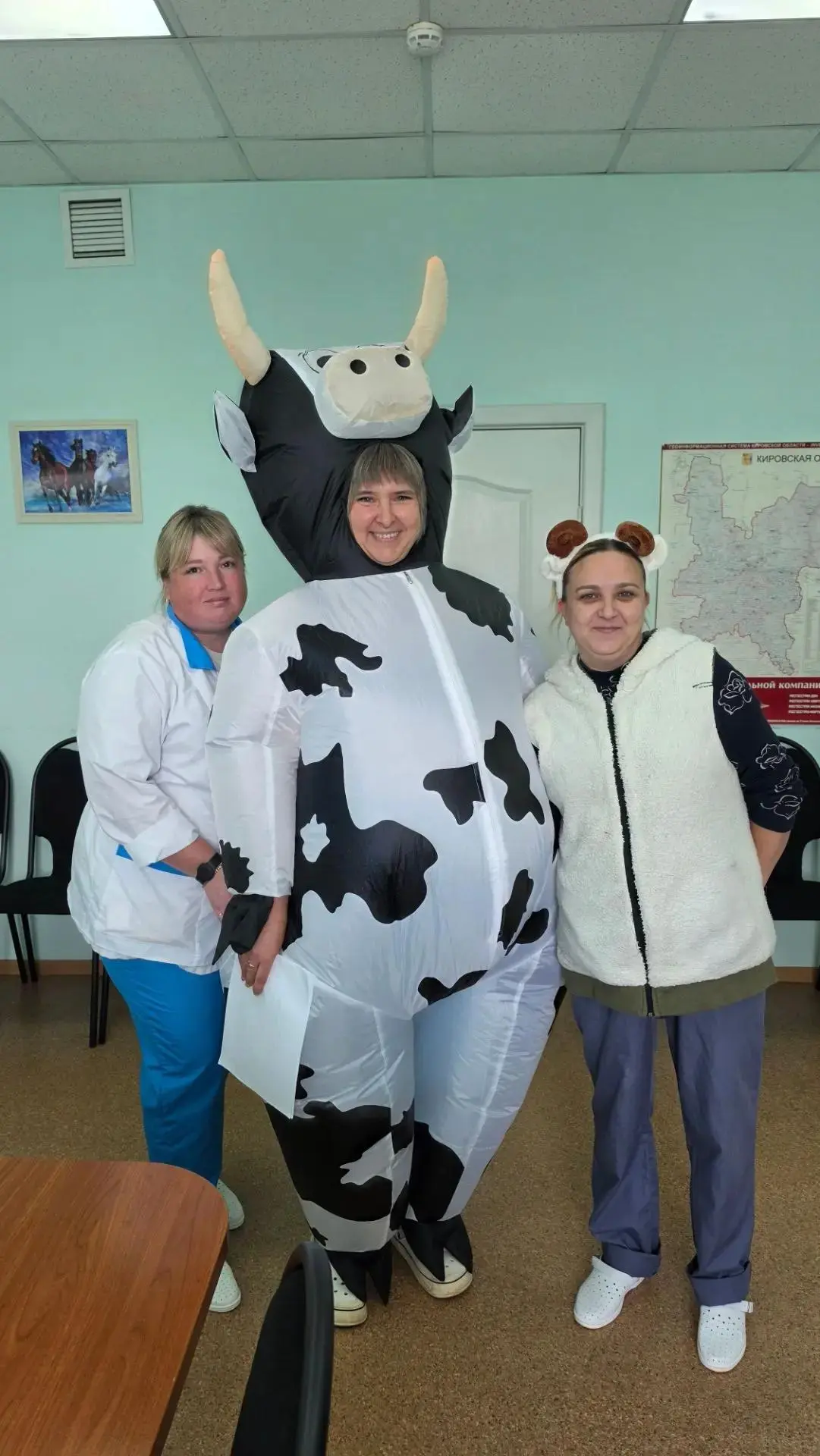 В начале рабочего дня 31 августа, в День ветеринарного работника весёлая коровка Катя и...