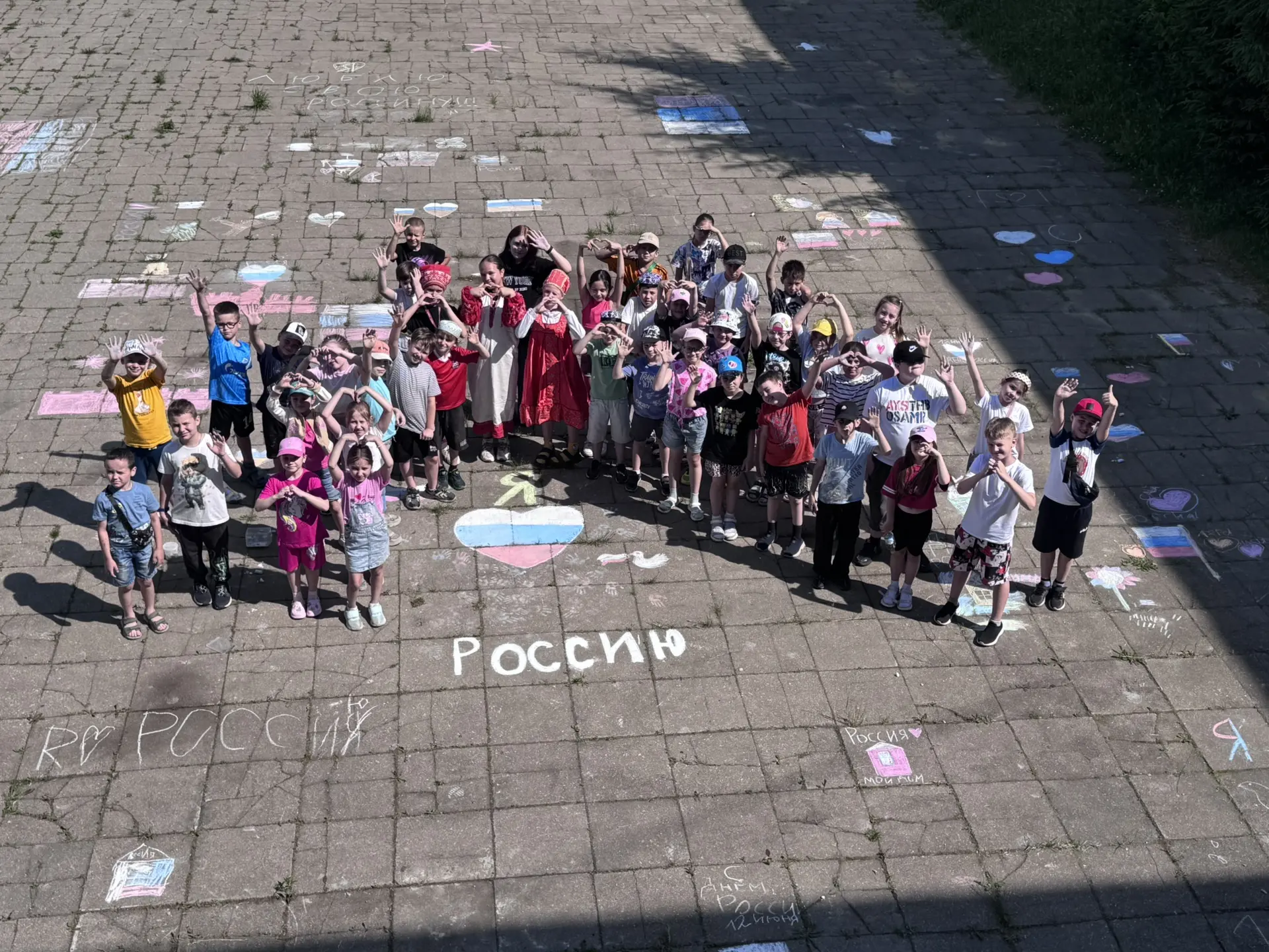 🇷🇺 Как мы провели День России в лагере!
Сегодняшний день был наполнен гордостью за нашу страну! 
О