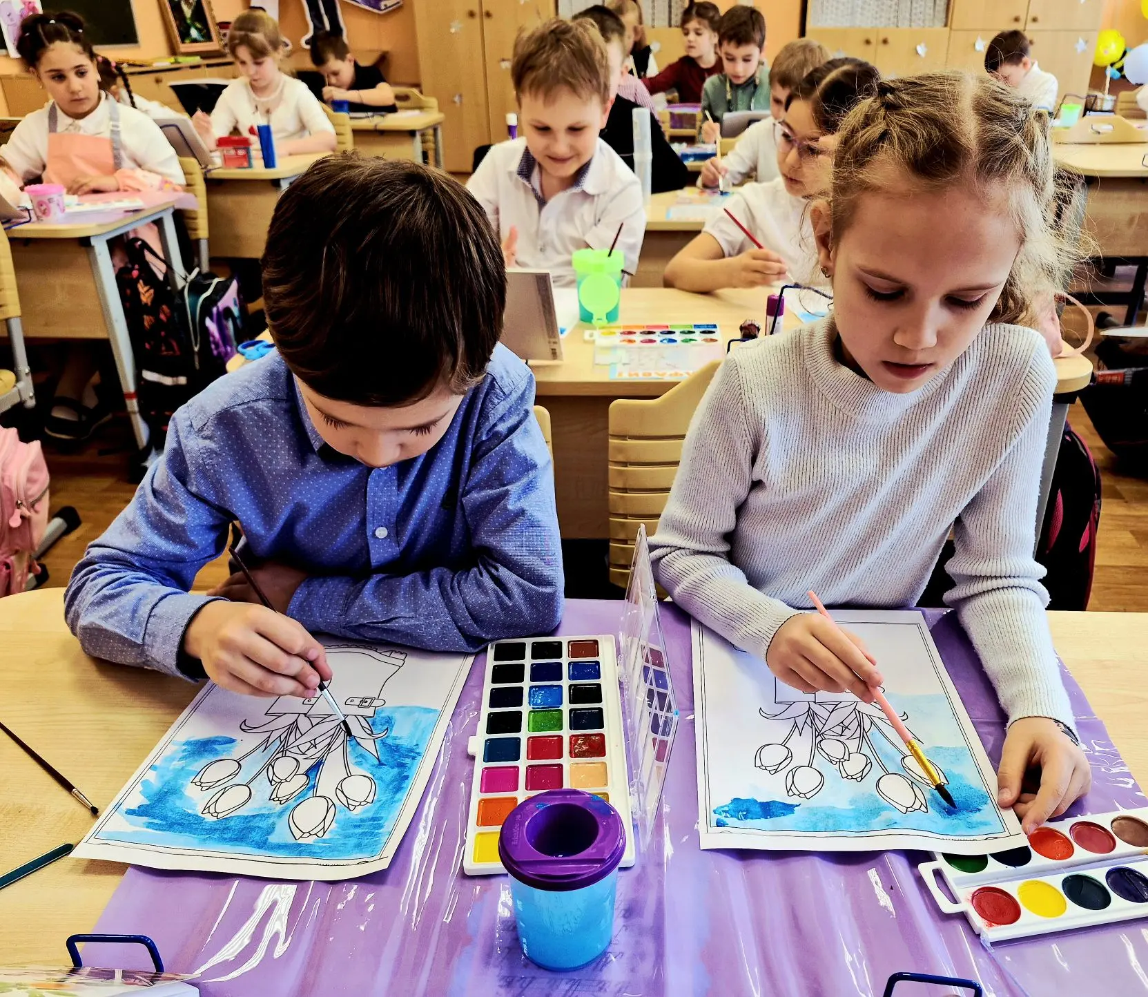🖌🎨Первые весенние краски на уроке ИЗО  На уроке изобразительного искусства в 1 «В» классе ребята соз