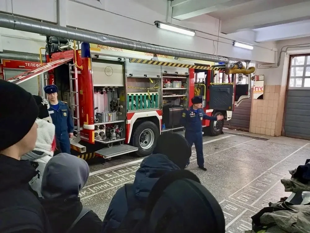 👨‍🚒✨ 24 января ученики 8г класса вместе с классным руководителем Татьяной Юрьевной Южаковой приняли 