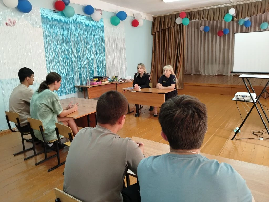 Старшеклассники Кузнечихинской школы  обсудили тему профилактики правонарушений со стар...