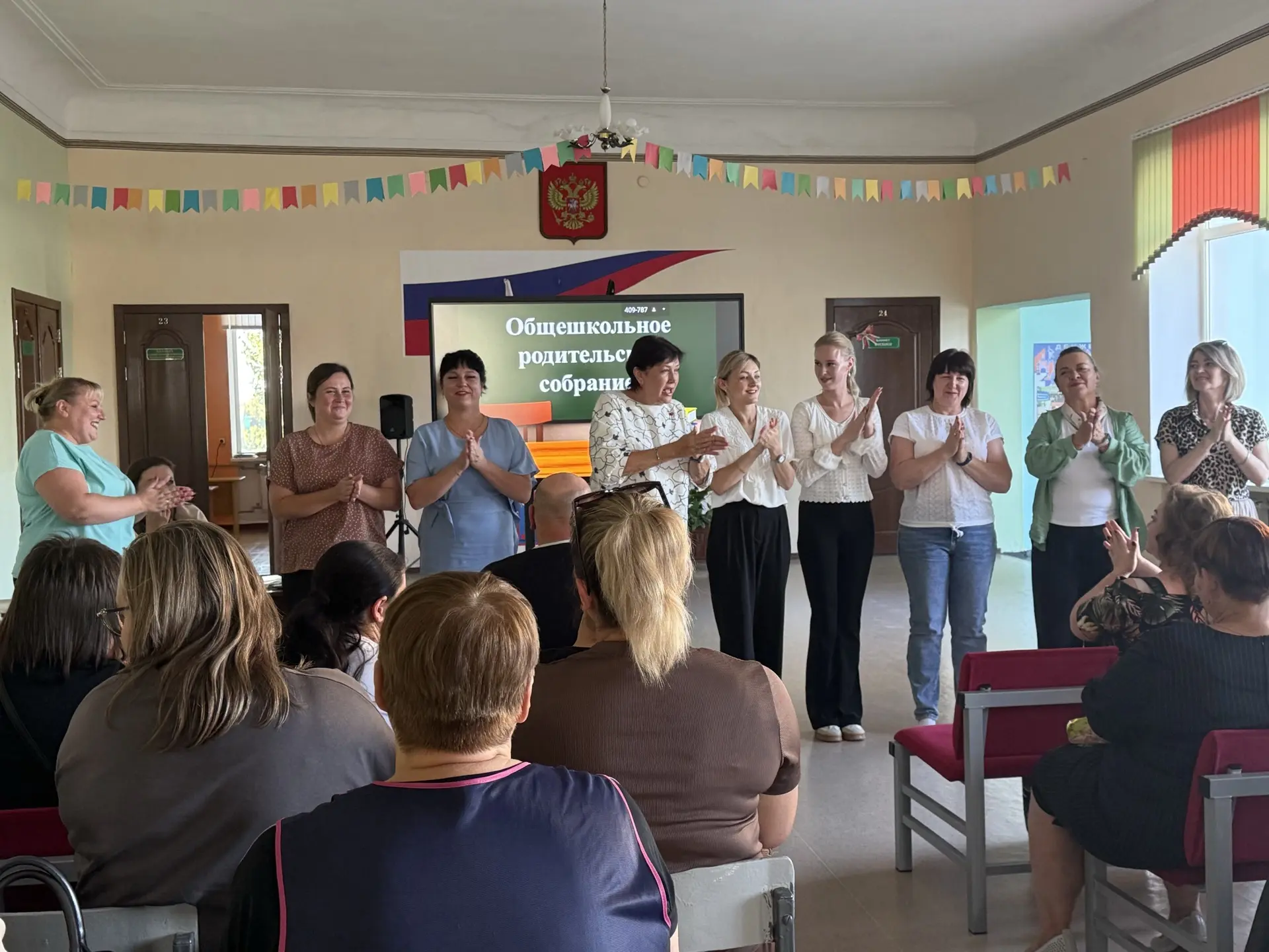 🏫 В ГБОУ «Новоамвросиевская школа» состоялось общешкольное родительское собрание.
