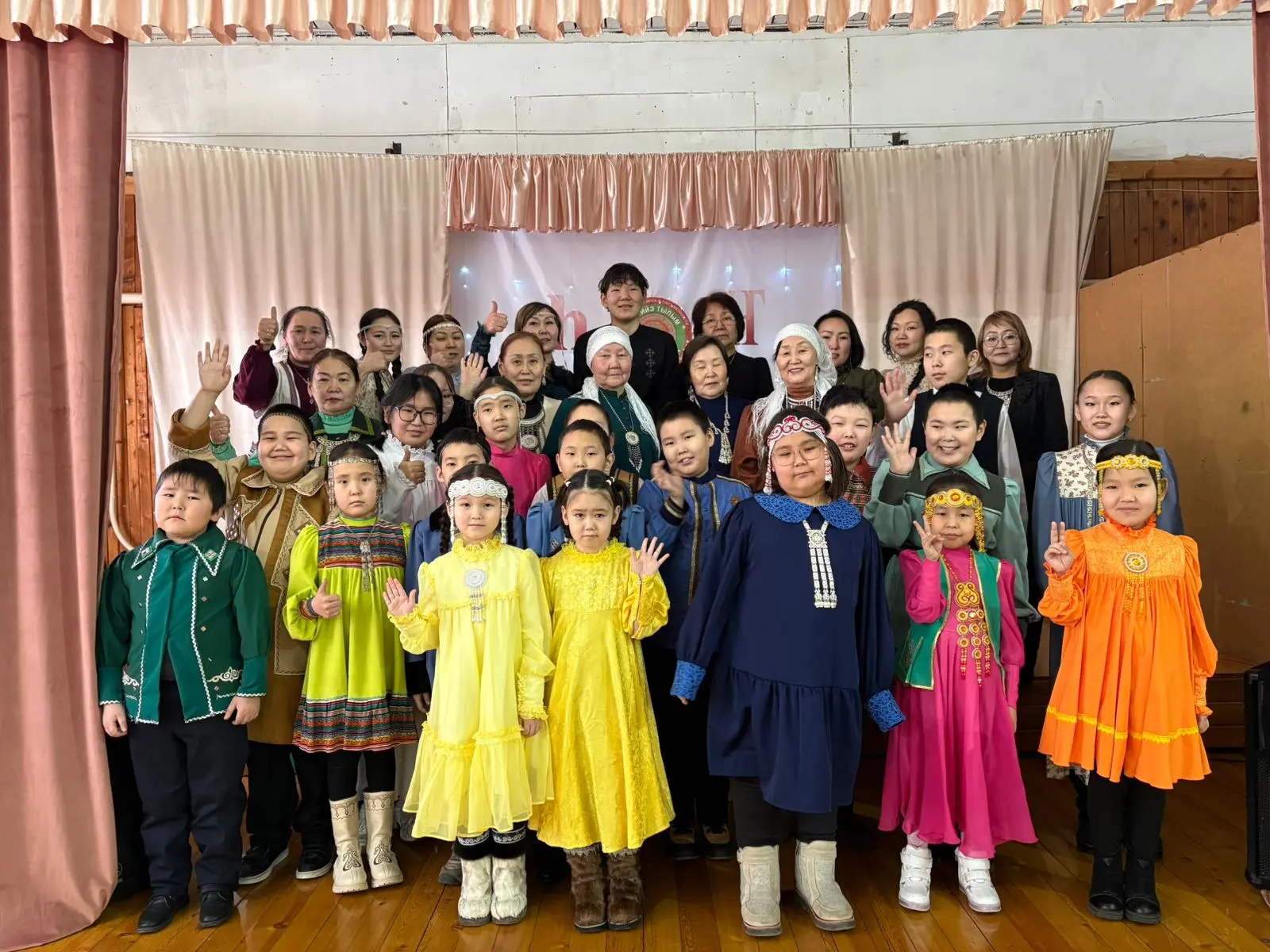 Олунньу 13 күнүгэр оскуолабытыгар төрөөбүт тыл  , сурук-бичик күнүн ыыттыбыт. Бу тэрээһ...