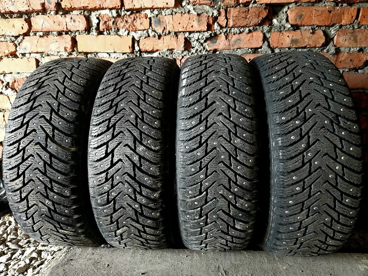 Продам шины nokian hakkapelita 8 без дефектов и ремонтов, цена 14000 тыс т 89374014886.