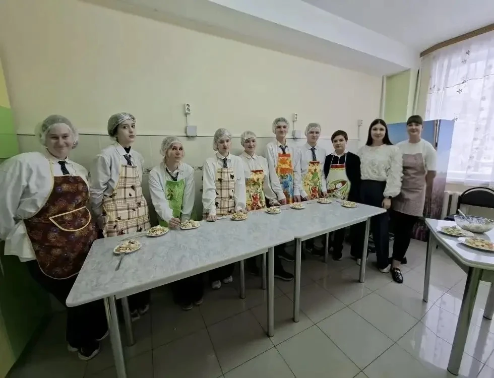 🥗Вчера в рамках декады науки и техники в нашей школе прошел необычный мастер-класс «Биология на таре