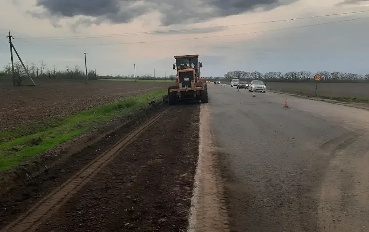 В Кавказском районе ремонтируют 7,2 км трассы