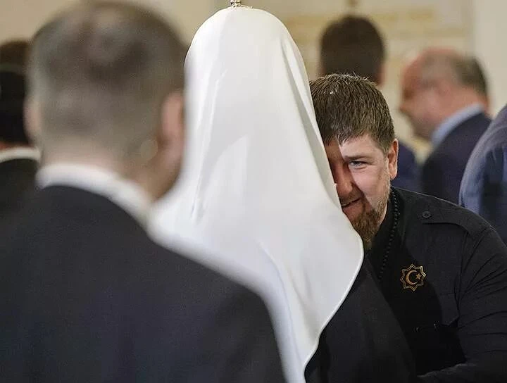 Патриарх Кирилл вручил Кадырову орден. Так он поздравил его с 50-летием и отметил «знач...
