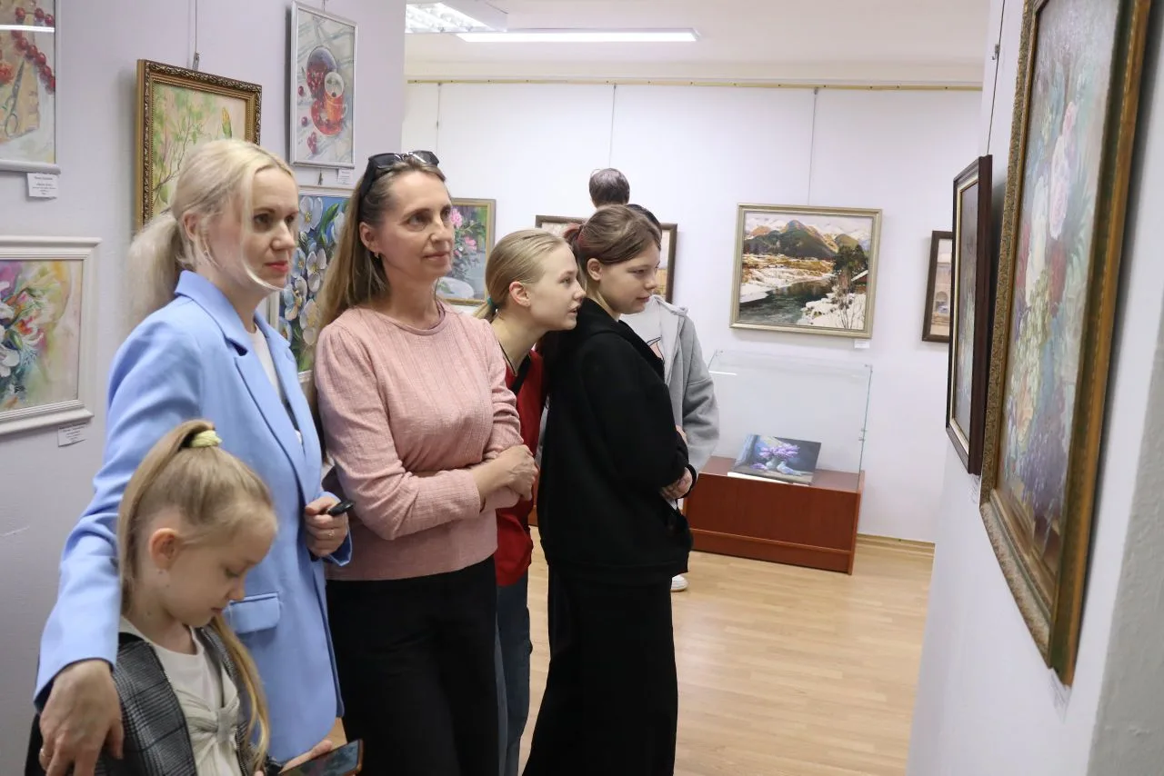 В выставочном зале Центра истории и культуры НГГТИ открылась новая выставка картин «Энергия искусств