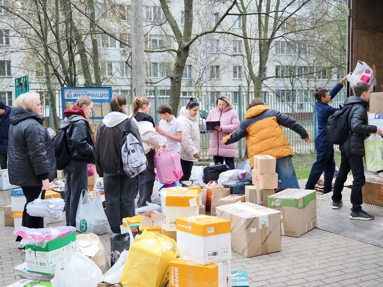 БУМАЖНЫЙ БУМ ♻️ Ещё в одной добровольческой акции приняла участие наша школа на этой неделе.   ☝️Во 