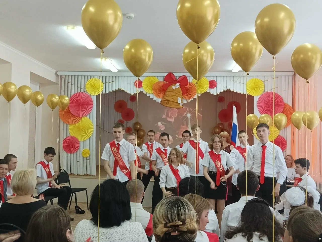 Она занималась с нами не только шитьём, но и готовкой, творчеством. Мы ставили концерты...