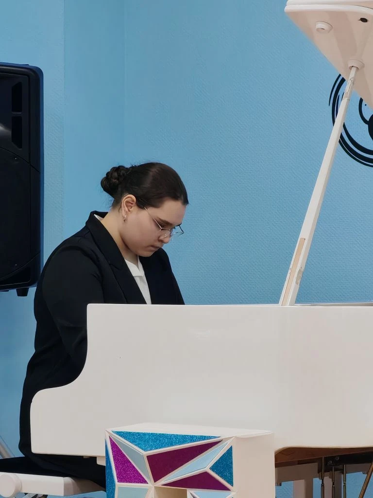 Наши выпускники уже сегодня получат СВИДЕТЕЛЬСТВО об окончании детской школы искусств.