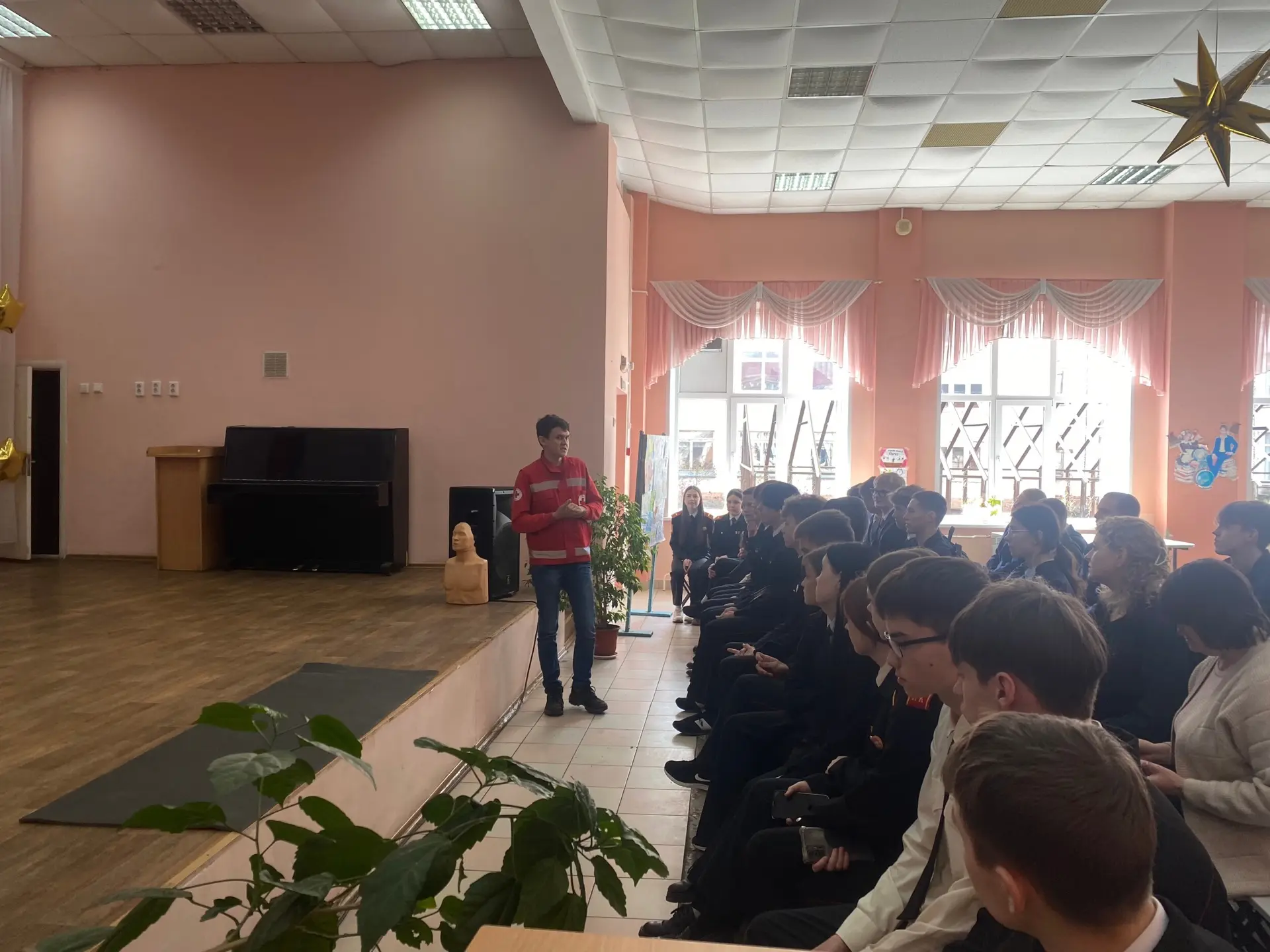 29 апреля к нам в гости пришли сотрудники Международной организации «Красный крест». Для обучающихся