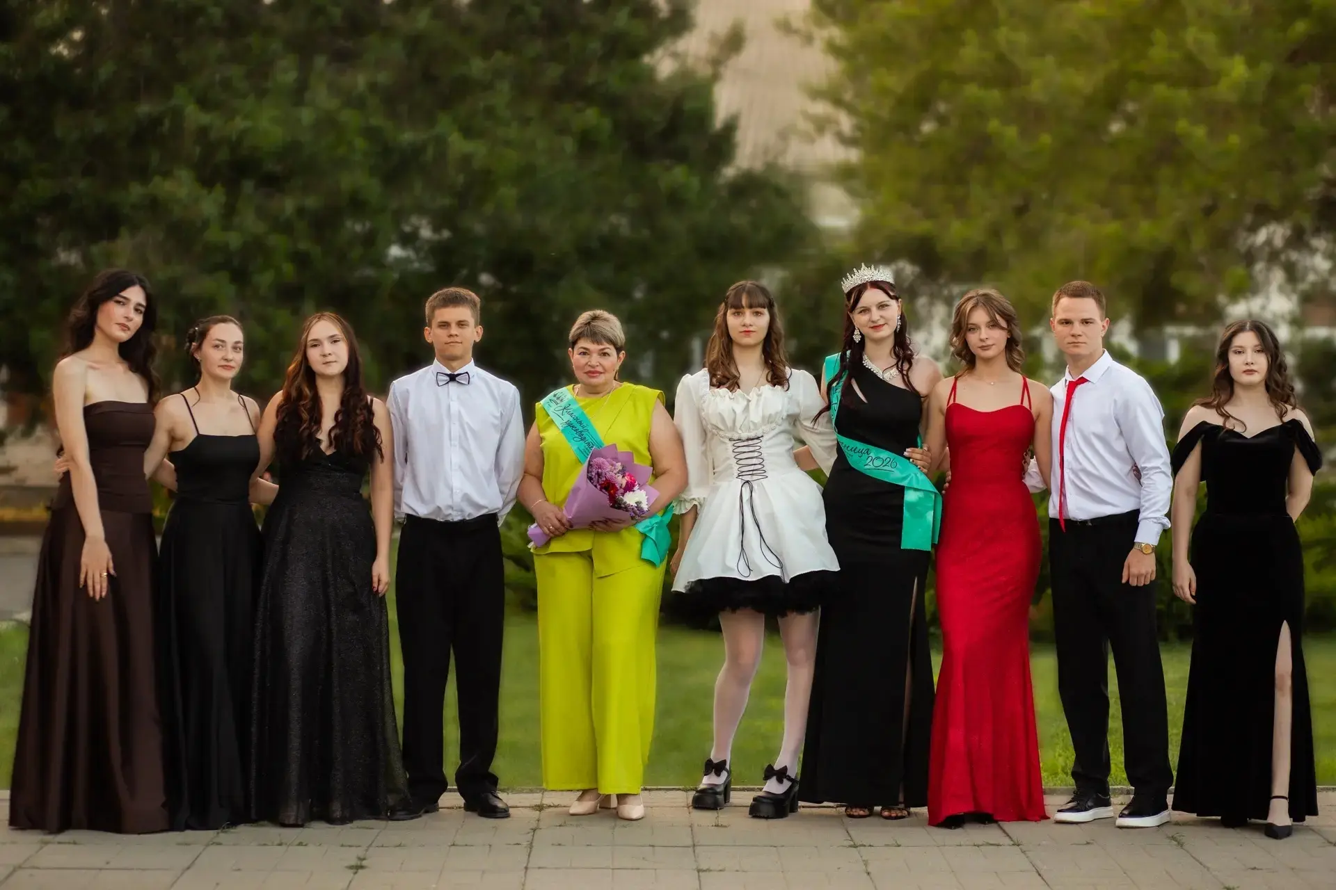 #новобатайскаясош9 #вручениеаттестатов В Новобатайской школе прошла церемония вручения ...