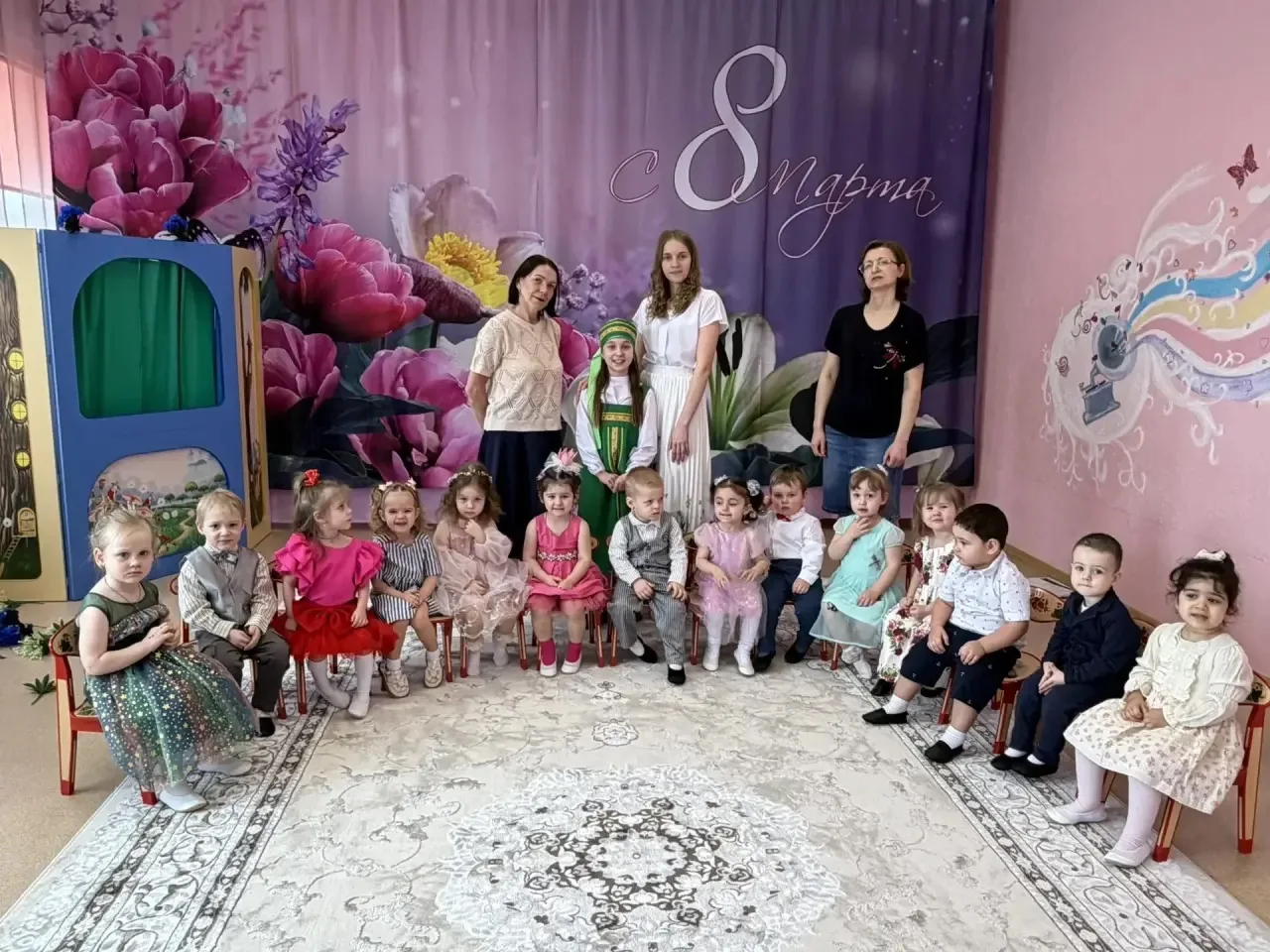 Сегодня в группе "Дельфинчики" ДО "Кораблик" прошел утренник, посвященный Международному женскому Дн