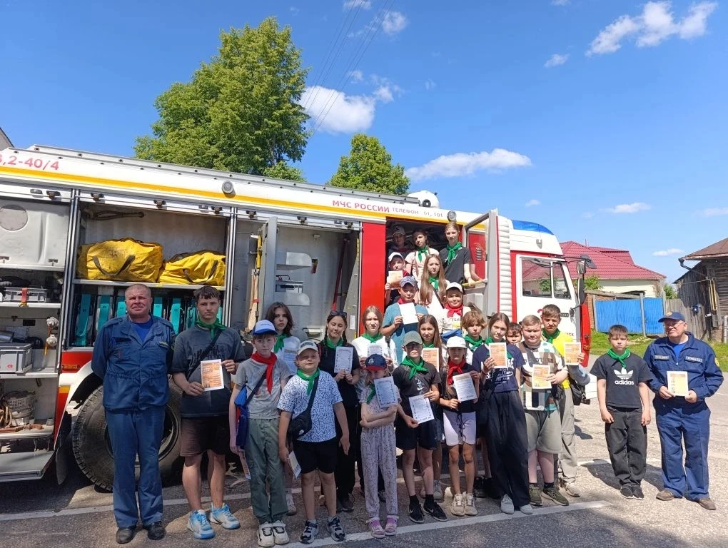 ОТ ПОЖАРНОЙ БЕЗОПАСНОСТИ ДО ТАНЦЕВ НАРОДОВ РОССИИ

🌞Как и каждое утро, день в нашем лагере начался 
