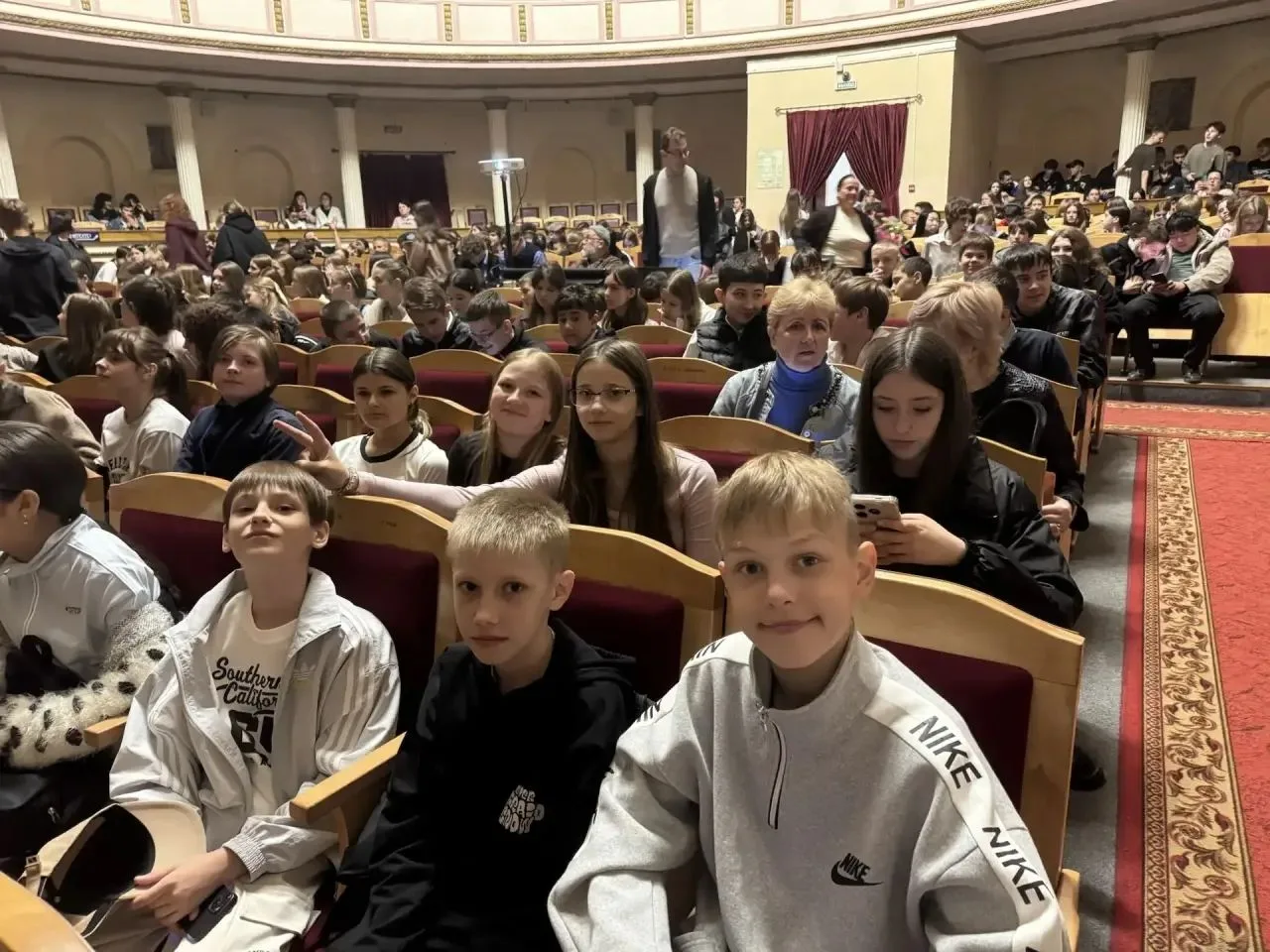 Наши учащиеся посетили театр Дом офицеров и посмотрели спектакль «Спартак».