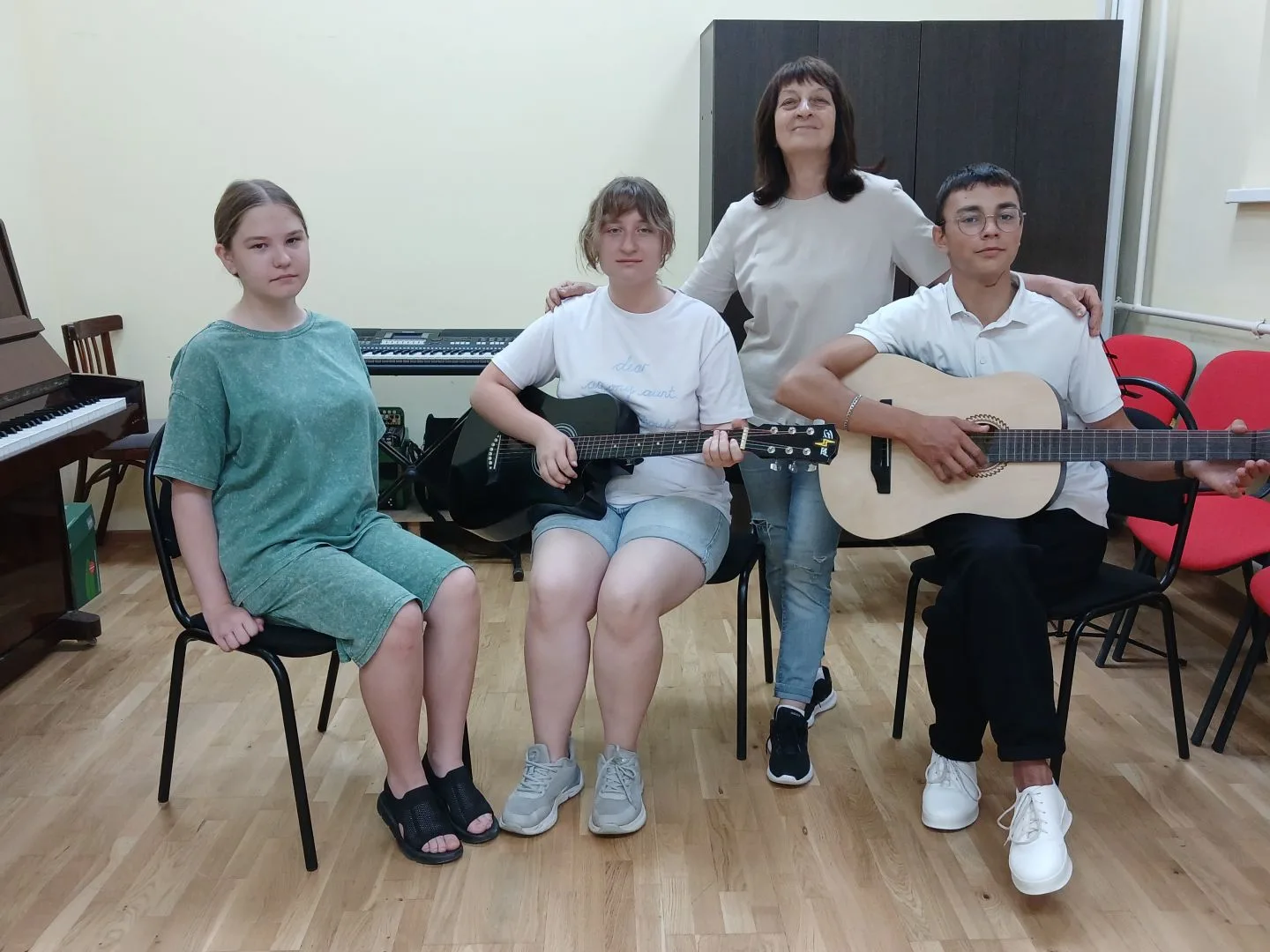 В культурно-досуговом центре прошёл мастер-класс «Обучение игре на гитаре».