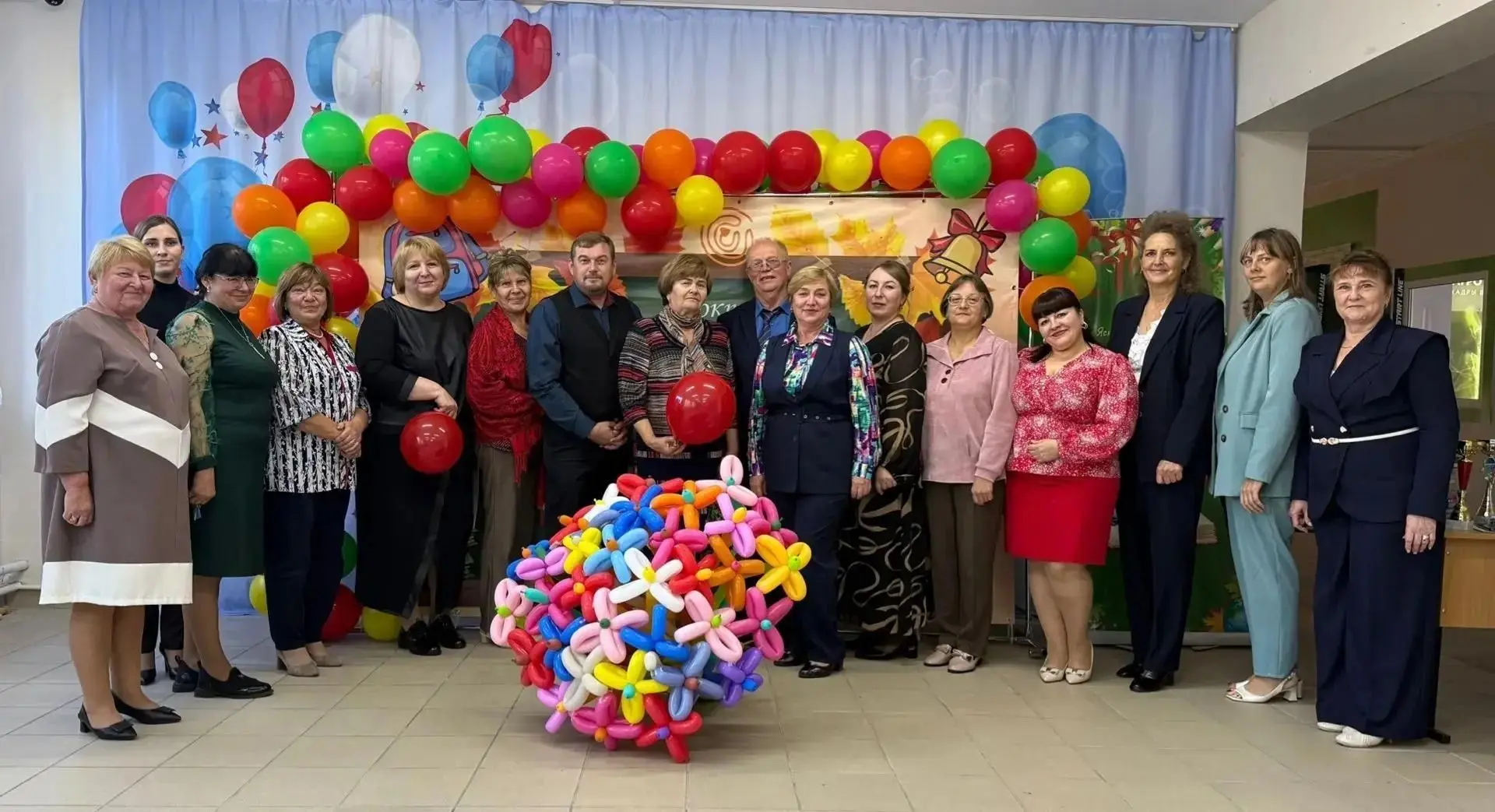 🔔 Накануне Дня учителя в школах округа прошли праздничные мероприятия и Дни самоуправл...