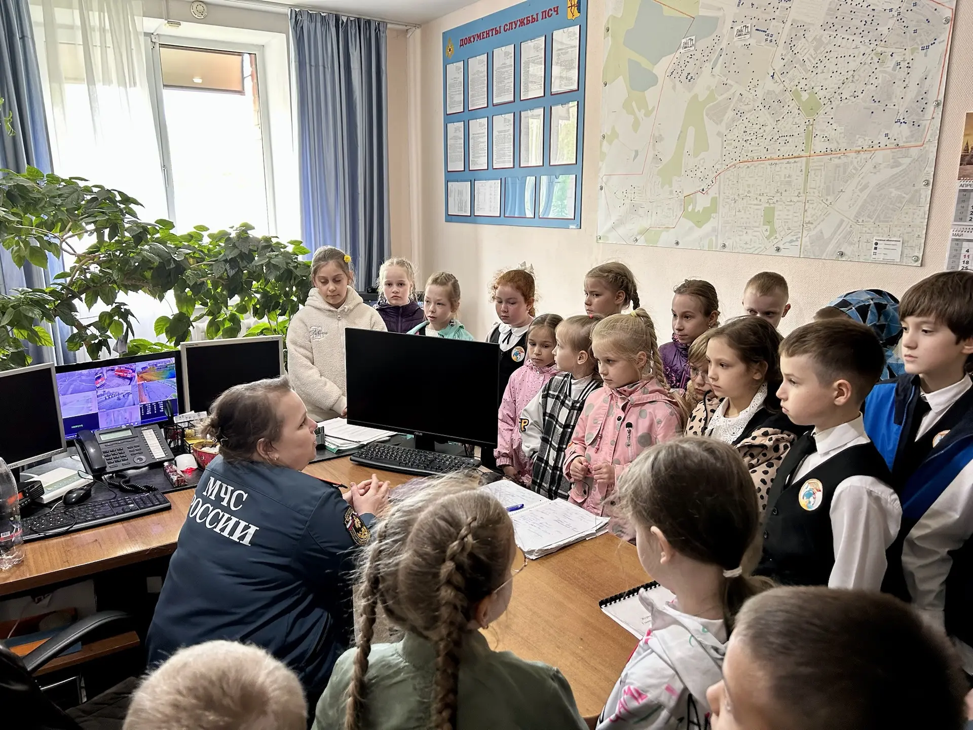🚒🚨Диспетчер, у нас вызов! Как второклассники примерили на себя профессию огнеборцев.