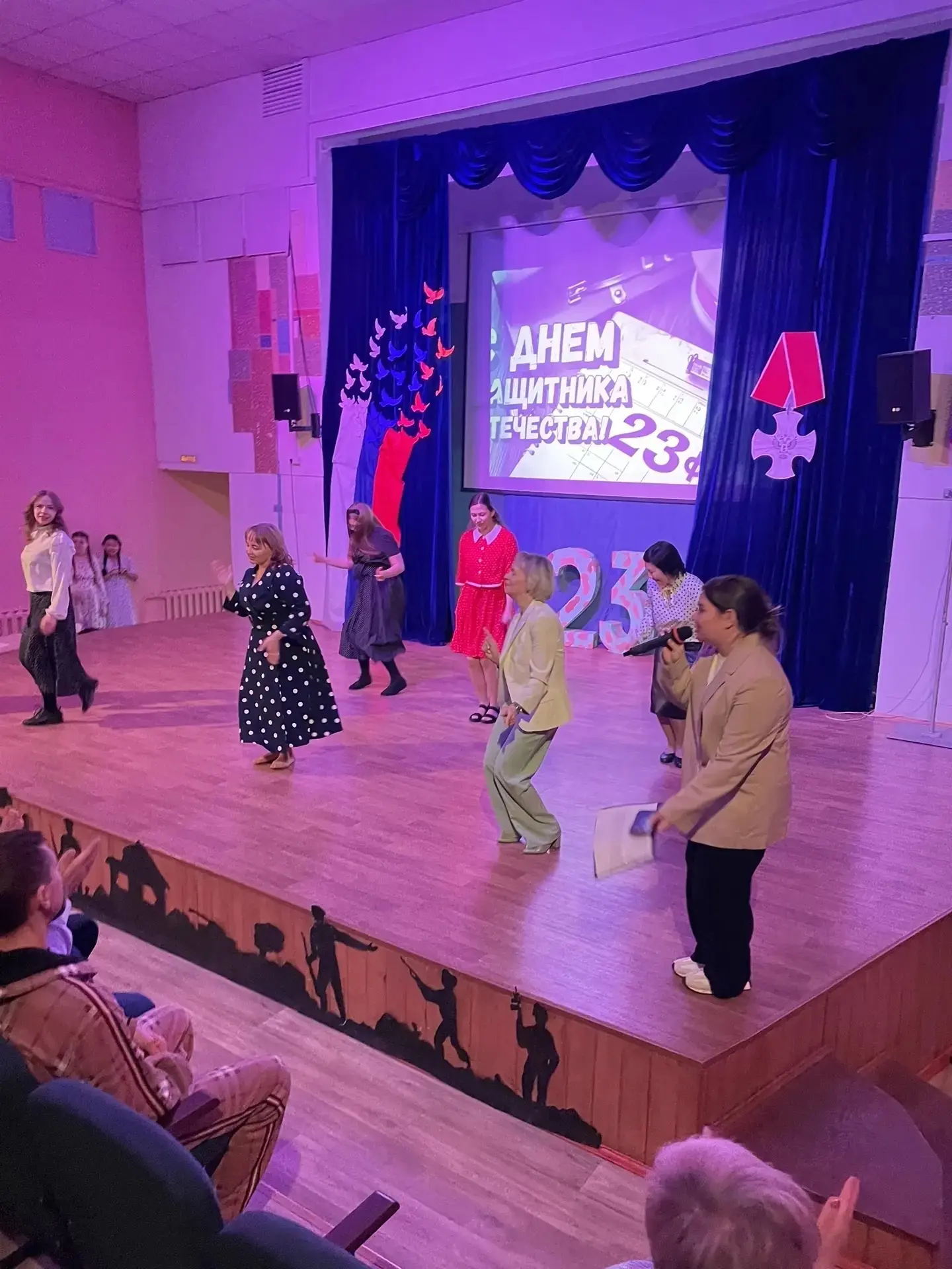 🎉💙 Концерт, посвященный Дню защитника Отечества, прошел в нашей школе и подарил нам невероятные эмоц